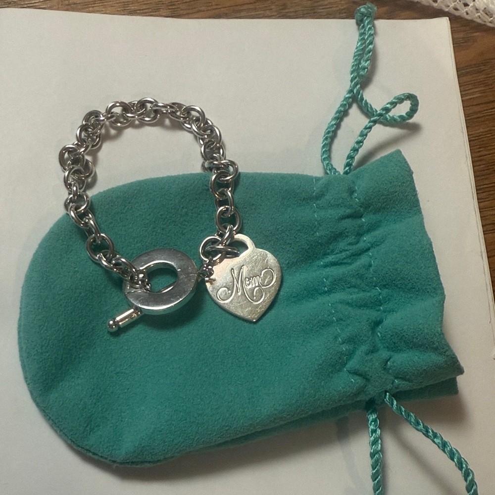 Tiffany & Co Silver Heart Tag “Mom” Charm Pendant Round Link Toggle Bracelet